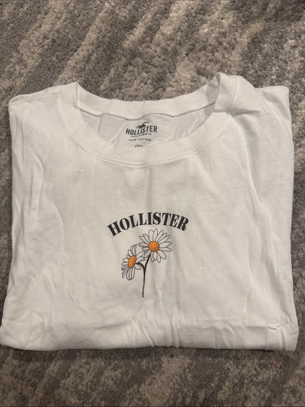 Hollister White Short-Sleeve Tee with Daisy Graphic